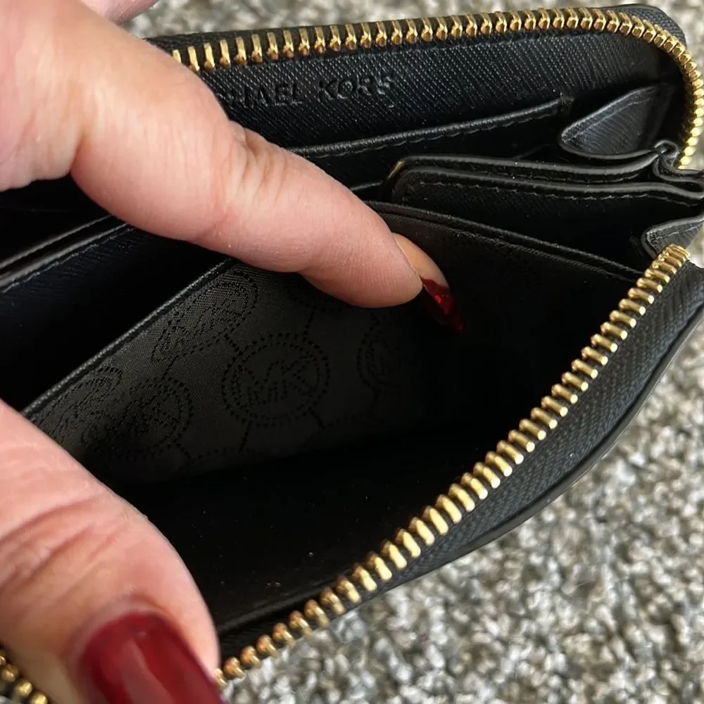 Michael Kors black logo wallet - Picture 4 of 4